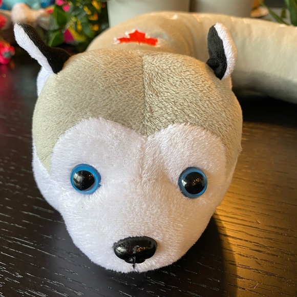 Kids Travel Pillow - Canada 🇨🇦 - Picture 3 of 3